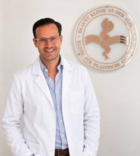 Dr. med. Johannes Strolla Facharzt für Plastische und Ästhetische Chirurgie